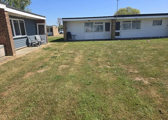 62 M&T Chalets , 2 Bed Detached Chalet Florida Holiday Park Hemsby